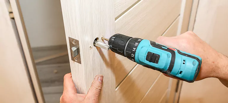 Old Door Knob Repair in Buenaventura Lakes, FL