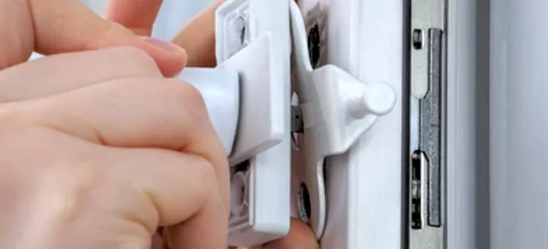 Window Lock Assembly in Buenaventura Lakes, FL